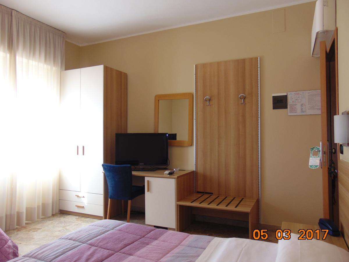 Hotel Mazzocchetti Città Sant'Angelo Eksteriør billede